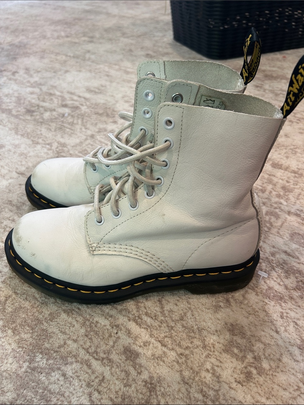 Dr. Martens White Leather Lace-Up Boots size 7 - Picture 2 of 9
